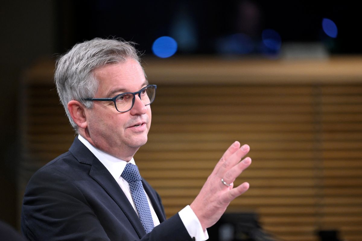 Magnus Brunner szerint ideje lenne enyhíteni a korlátozásokat, Berlin azonban a migráció miatt továbbra sem hajlandó változtatni jelenlegi gyakorlatán.