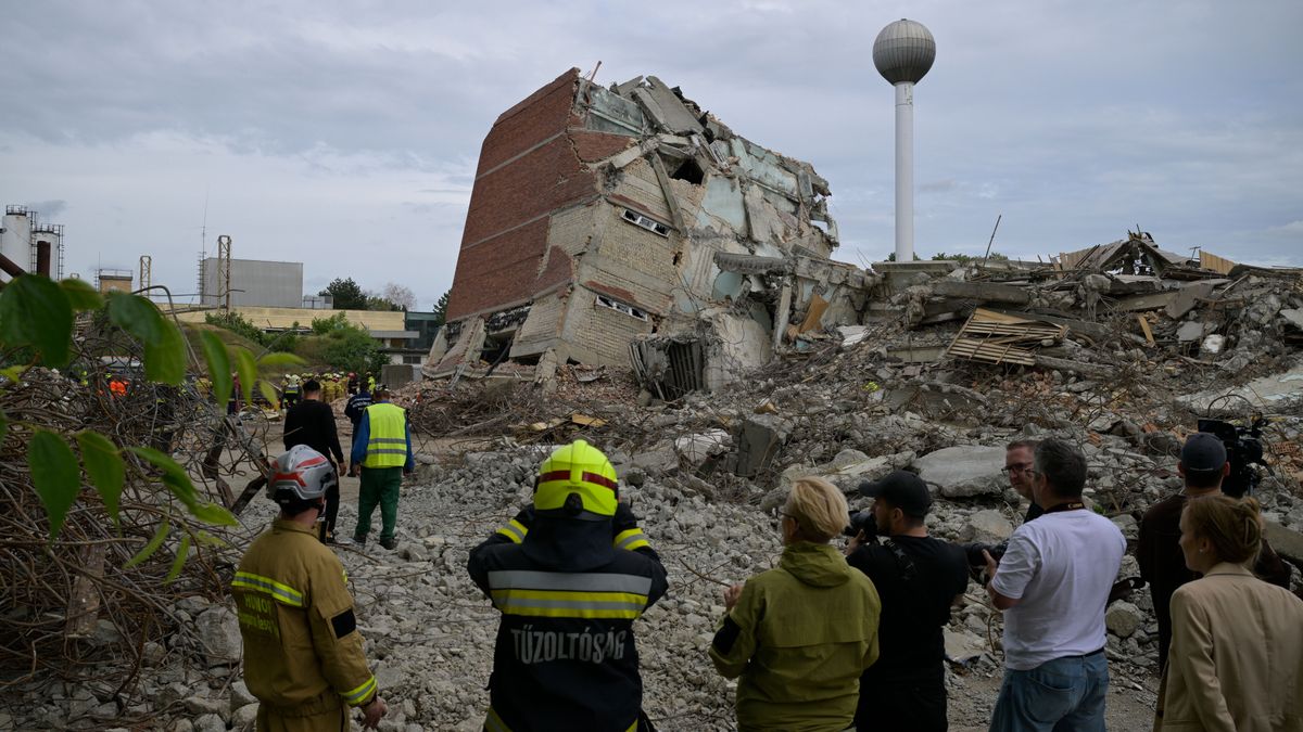 Drámai fotókon a székesfehérvári épületomlás: még mindig a romok alatt van egy ember