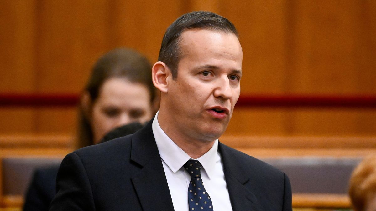 Toroczkai László reagált, miután Magyar Péter váratlanul meglepte a Parlamentben