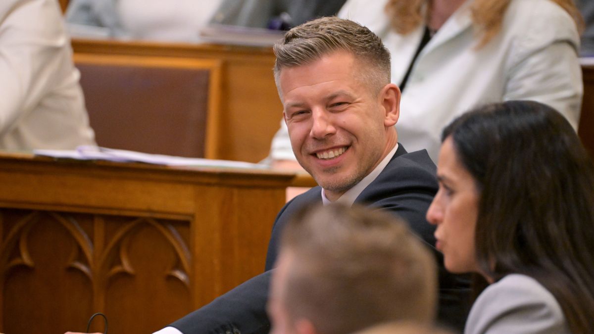 Magyar Péter nem számolt be a húsba vágó döntésről, Oroszország figyel, Navracsics figyelmeztetett
