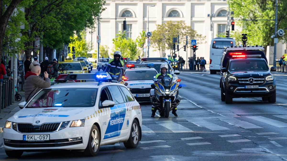 Elszabadult egy sofőr Budapesten: két motorosrendőrnek is nekihajtott