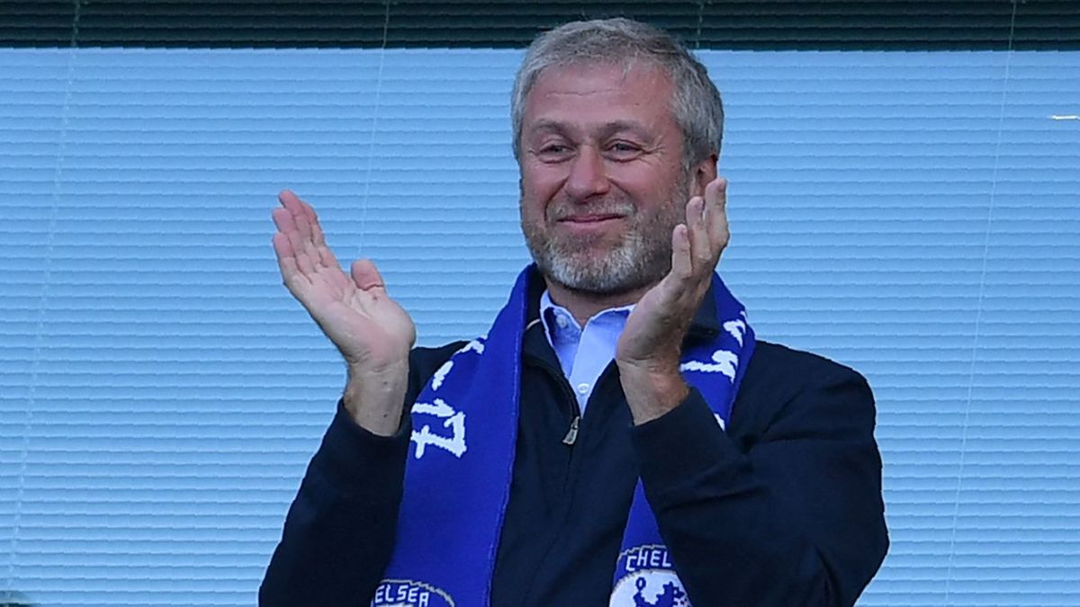 A Chelsea volt tulajdonosa kereste föl Zelenszkijt az orosz elnök megbízásából