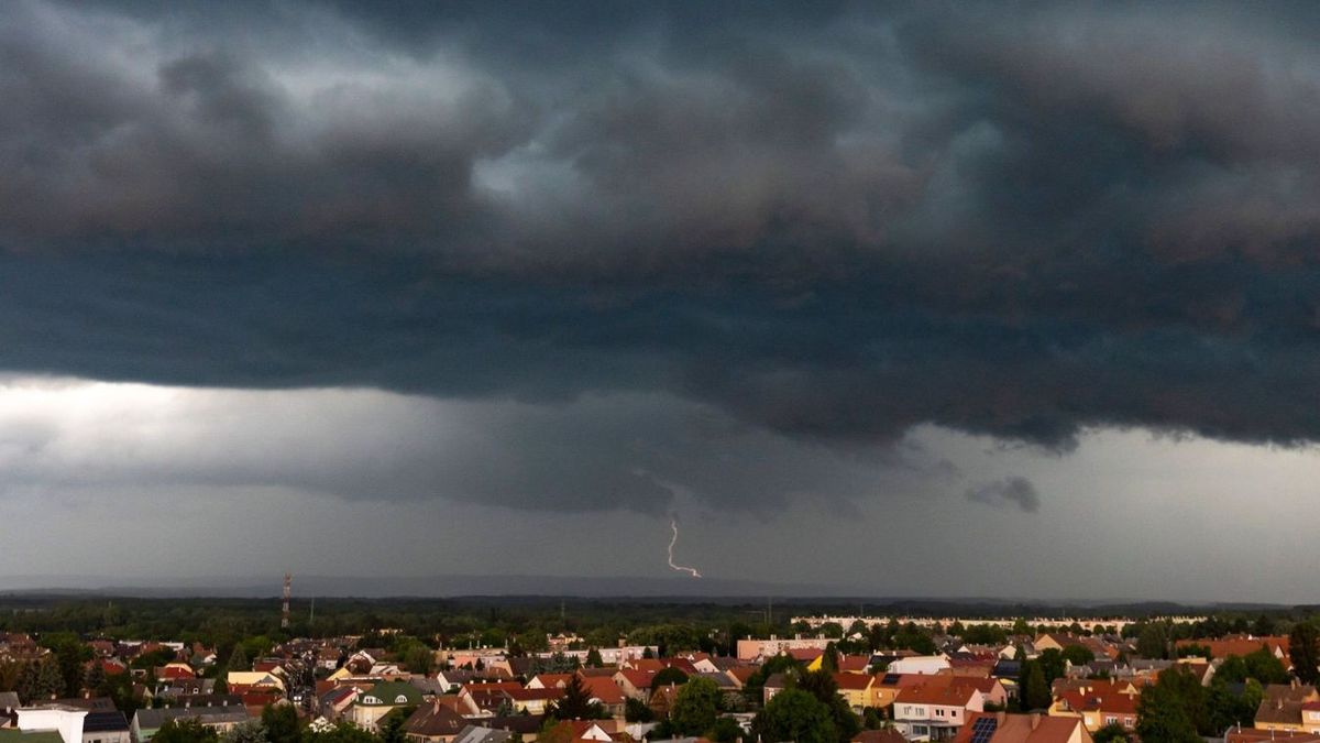 Jégesőre is készülhetünk – több hullámban csap le az ítéletidő az országra