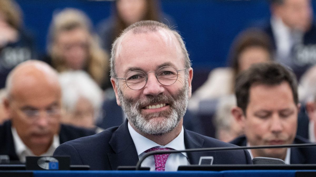 Meghúzta a brüsszeli oroszlán bajszát a Politico: még azon is elmorfondíroztak, milyen lenne Manfred Weber sikeres zenészként