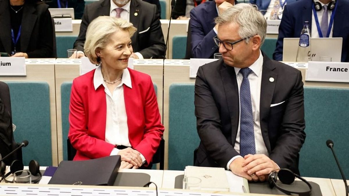 Az Európai Unió migrációs biztosa üzent: bízik Magyarország új kormányában