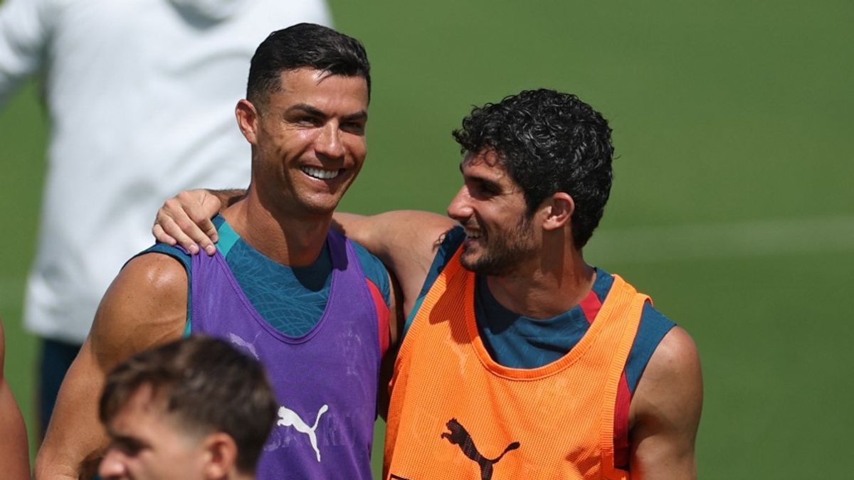 Európai szuperrangadóval zárul az első kör, bemutatkoznak Cristiano Ronaldóék – itt a vb szerdai programja!