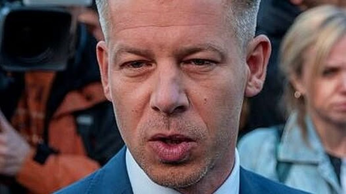 Gőgös Gúnár annyira obszcén módon veri át a saját szavazóit, hogy az már-már csodálatra méltó gátlástalanságról árulkodik