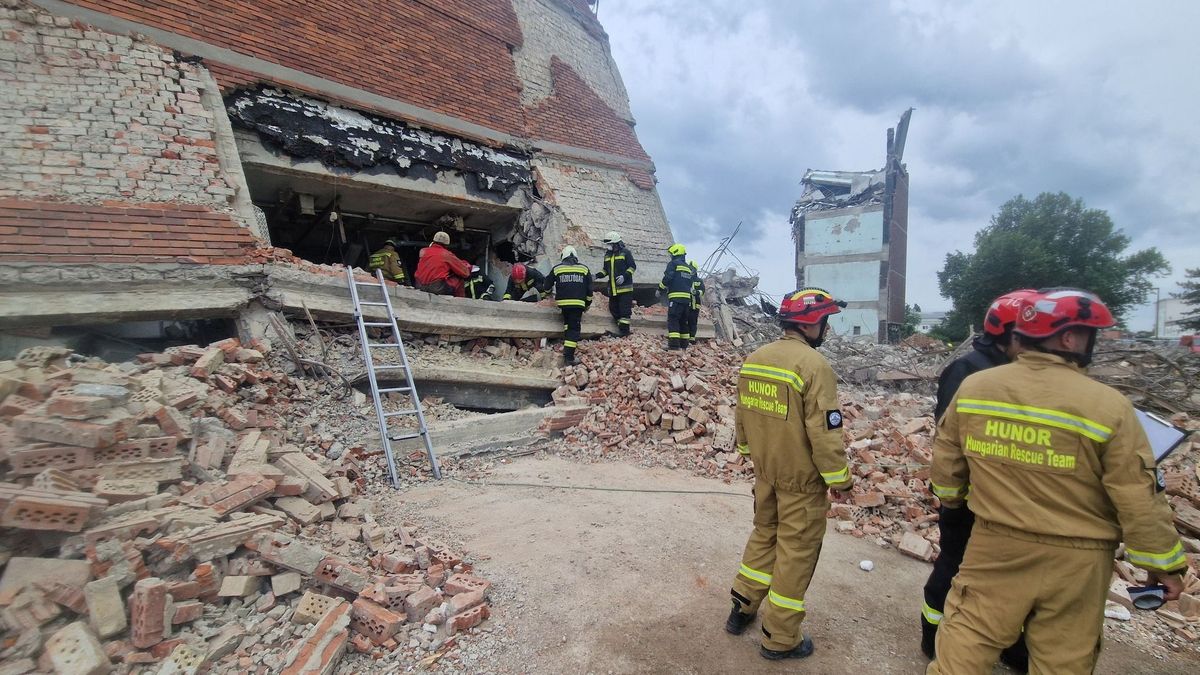 Heroikus küzdelemmel szabadították ki a romok alatt rekedt férfit Székesfehérváron – itt tart az ügy (VIDEÓ)