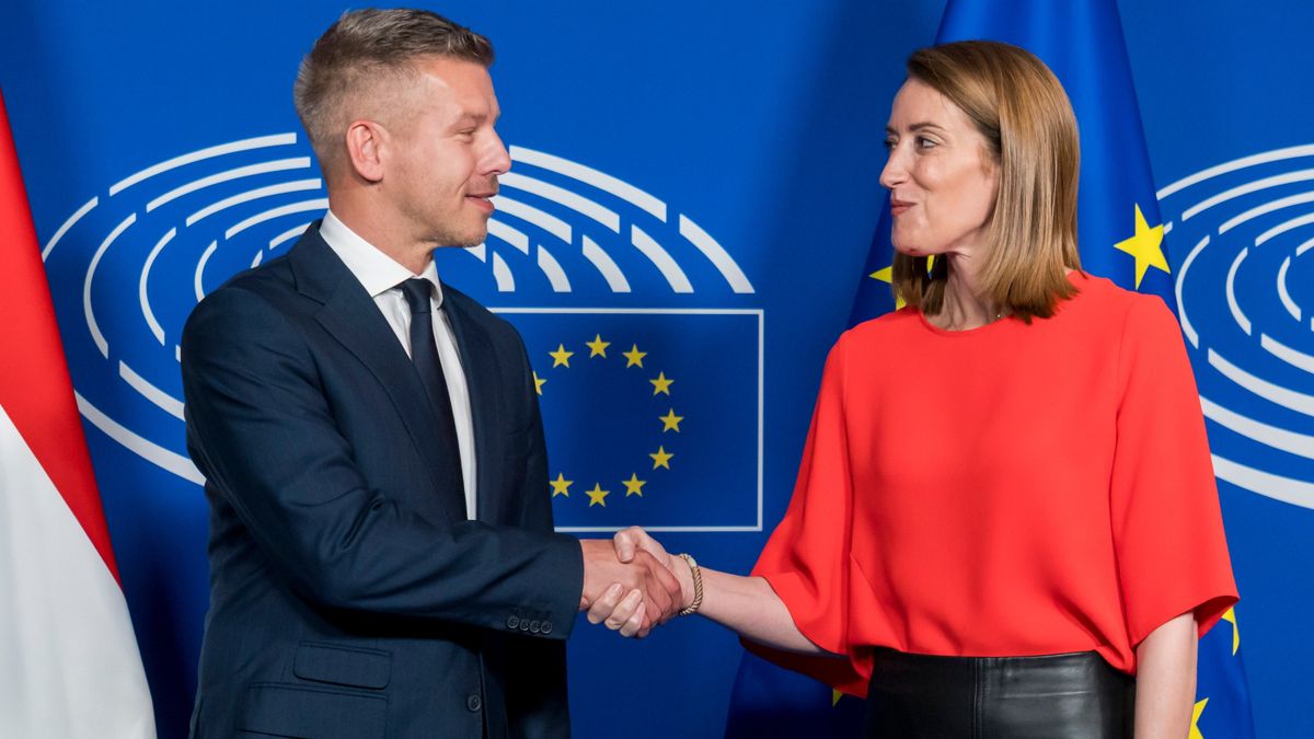 Meghívta Budapestre az Európai Parlament elnökét Magyar Péter