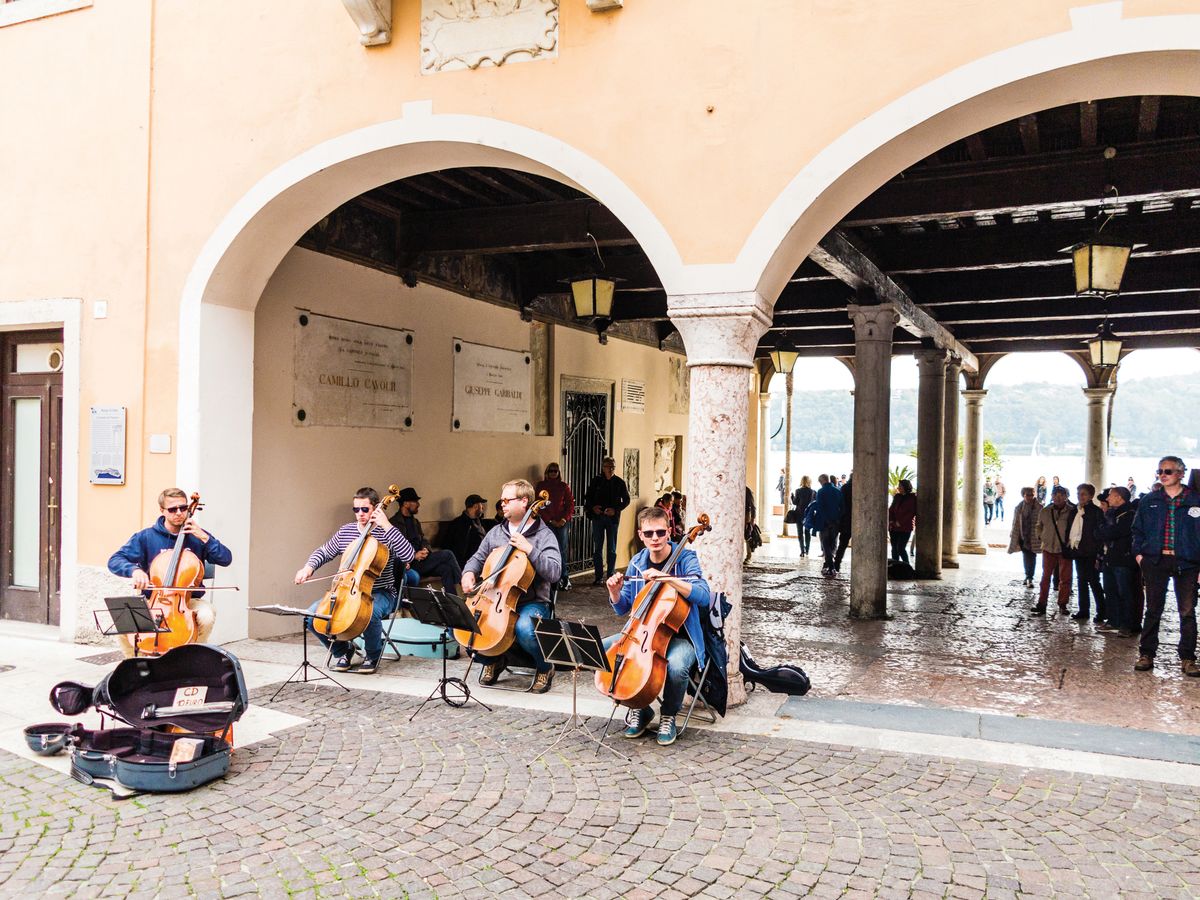 SalÚ,lombardy,italy-29,October,2017:here,We,Can,See,A,Group,Of,Musicians