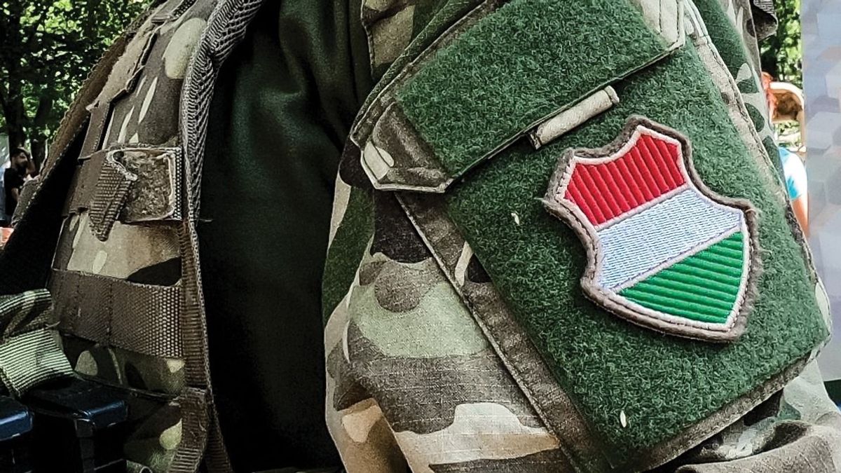 Ezek a mai fiatalok: újra menő lett a katonásdi