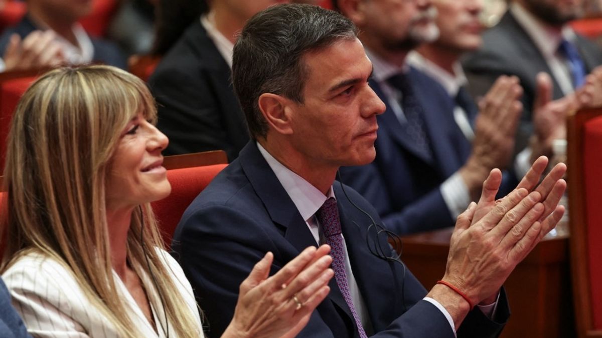 Országelhagyási tilalom és rendszeres bejelentkezés – bíróság elé áll a spanyol miniszterelnök felesége