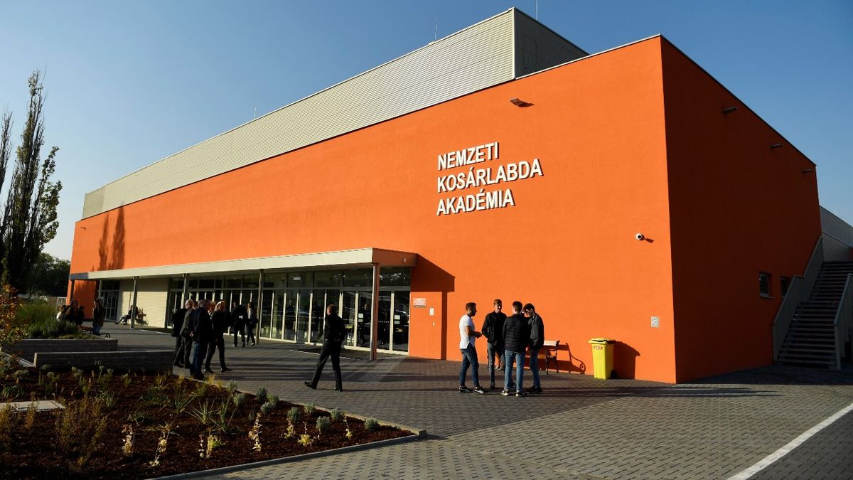 Dráma: kiskorúval akart szexelni a Pécsi Nemzeti Kosárlabda Akadémia gyógytornásza – azonnal kirúgták
