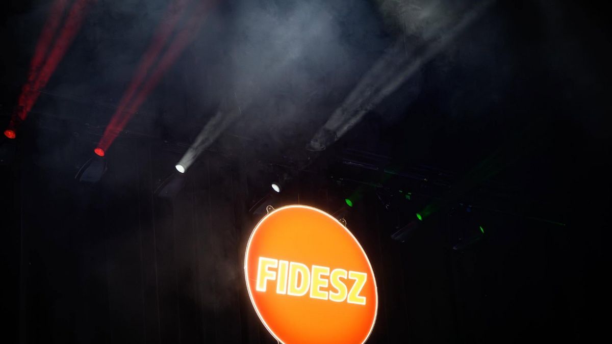 Élőben a Fidesz kongresszusa: Orbán Viktor újraválasztásáról és szervezeti átalakításról dönthetnek (VIDEÓ)