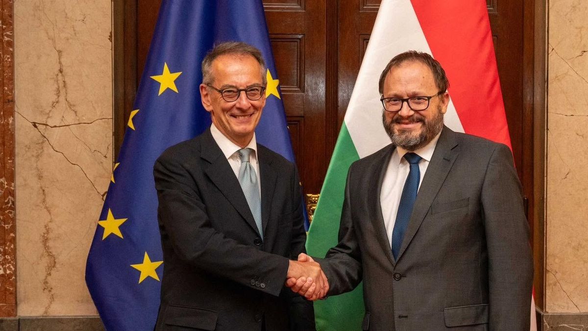 Budapestre érkezett az európai fejlesztési bank vezetője, a pénzügyminiszter fogadta