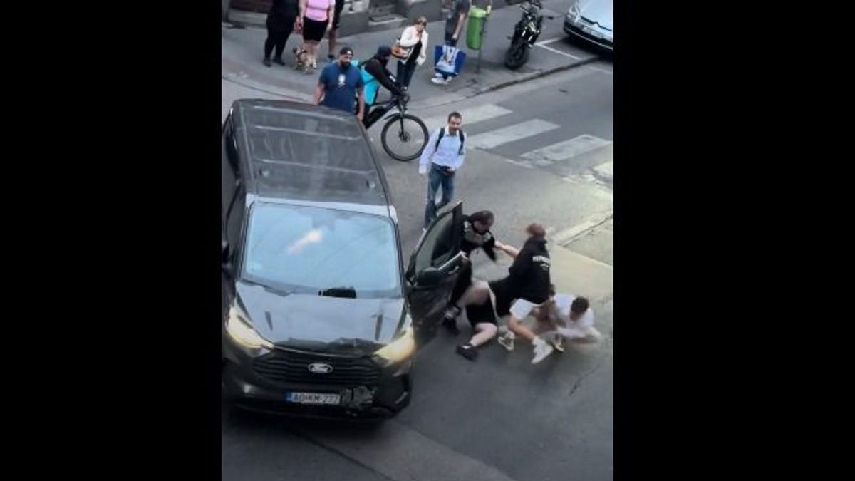 Brutális videó Terézvárosból: kirángatták a volán mögül, majd a földön rugdostak egy sofőrt – három külföldit állított elő a rendőrség