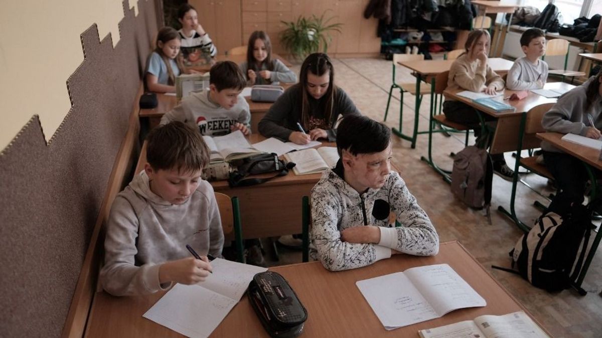 Riasztó számok: a háború teljesen szétverte az ukrán oktatást, a tanárok kétségbeestek