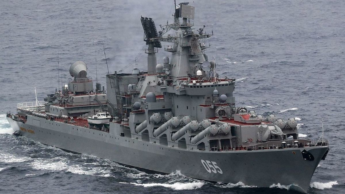Orosz hadihajó adott le figyelmeztető lövést egy brit vitorlásra a La Manche-csatornán
