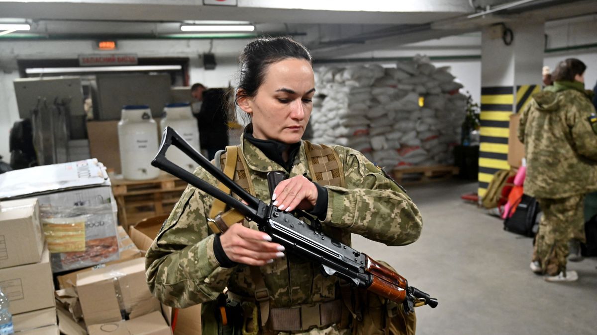 Bizarr hírt közöltek az ukrán toborzók: a várandós nőket is örömmel látják a seregben