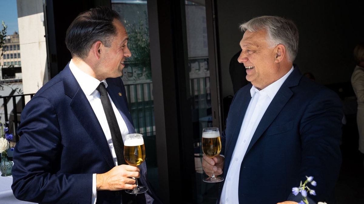 Brüsszeli sörözés a Patriótákkal: Orbán Viktor szerint „van, ami nem változik” (FOTÓK)