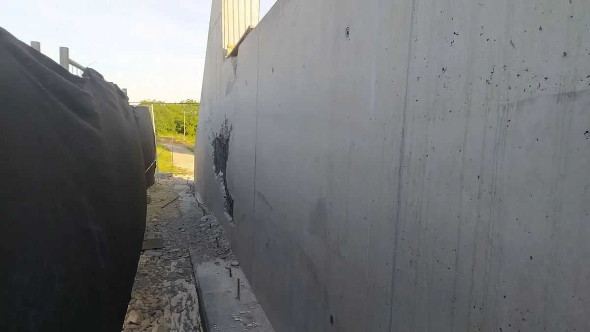 Hiba a mohácsi hídnál, visszabontják az egyik betonelemet