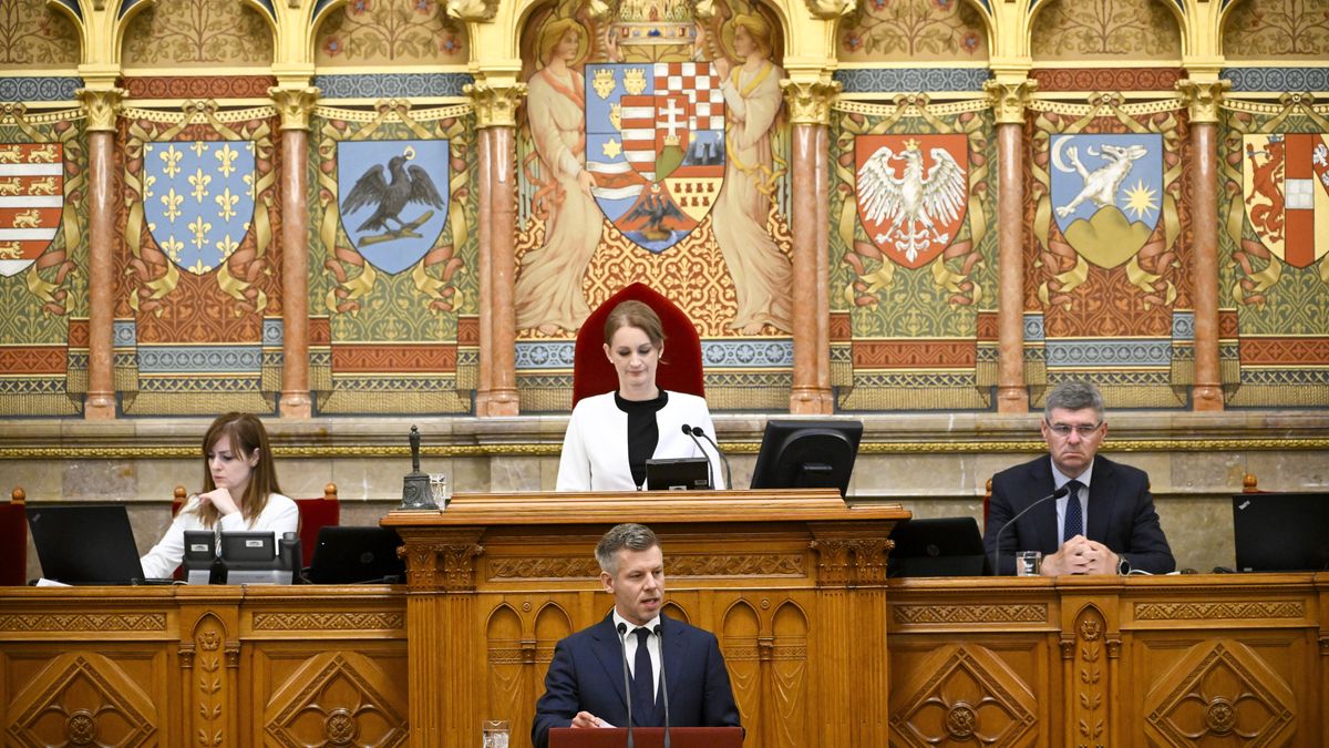 Kiszámoltuk, mennyit kaphat kézhez miniszterelnökként Magyar Péter