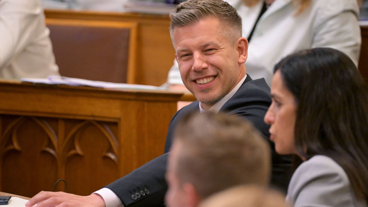 Magyar Péter a hatalmát félti, ezért hazudik folyamatosan a parlamentben is