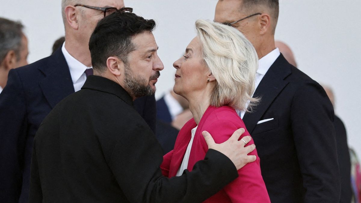 Odesszát bombázzák az oroszok, Von der Leyen Kijevbe érkezett