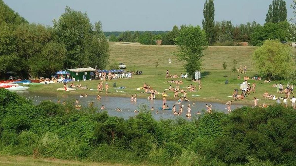 Be kellett zárni a népszerű strandot, hömpölyög át a fekália Romániából