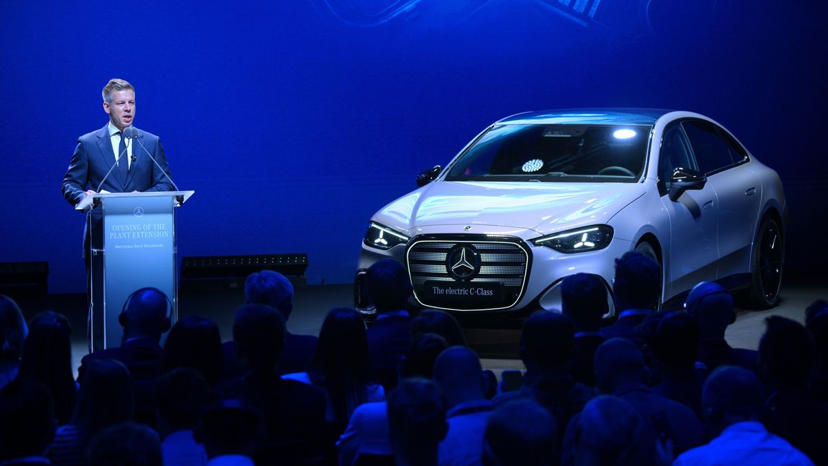 Magyar Péter száműzte Kecskemét polgármesterét a Mercedes-gyár átadásáról