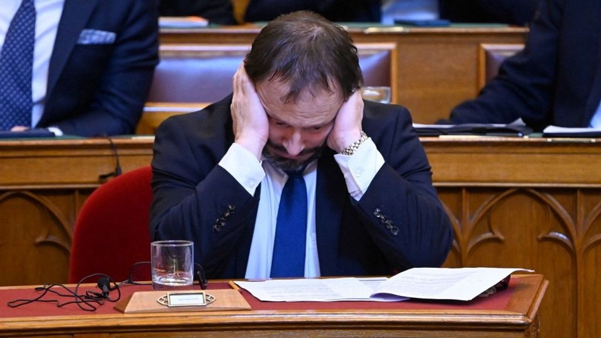 Magyar Péter kijelentése után egyre nagyobb a nyomás a pénzügyminiszteren