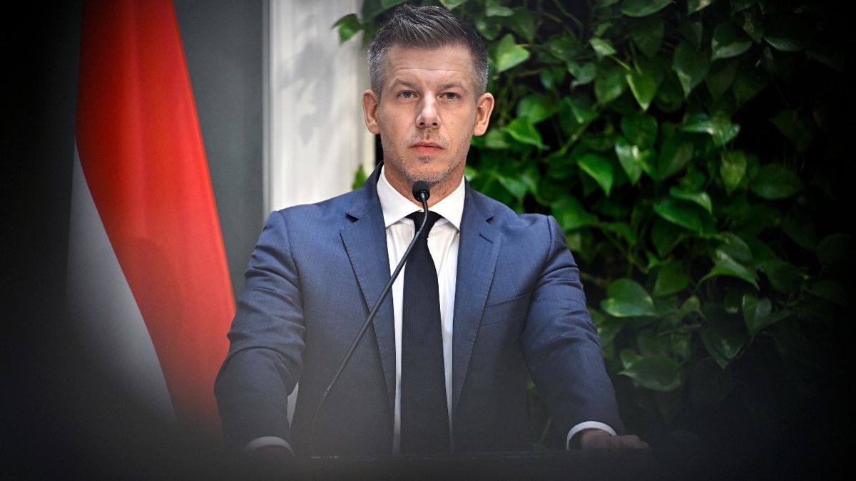 Rendőri vezetőket fokozott le a kormány