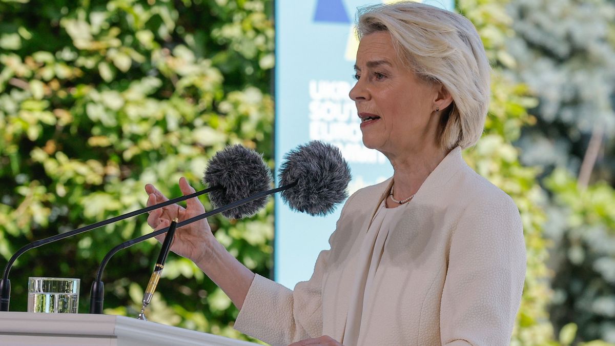 Bár meghívták, de mégsem megy a vébé döntőjére Ursula von der Leyen