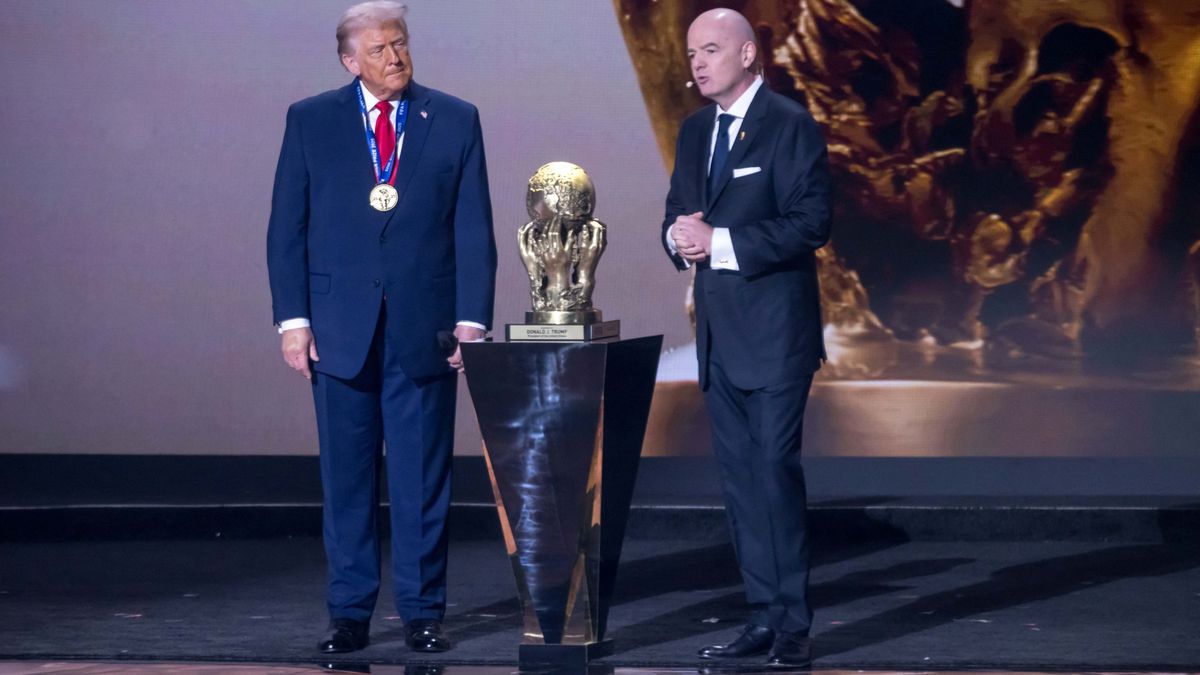 Ötven EP-képviselő tiltakozik Trump FIFA-békedíja miatt