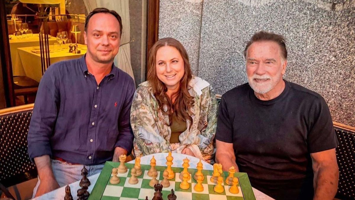 Nyitrai Zsolt Arnold Schwarzeneggerrel és Polgár Judittal sakkozott egy történelmi mérkőzésen