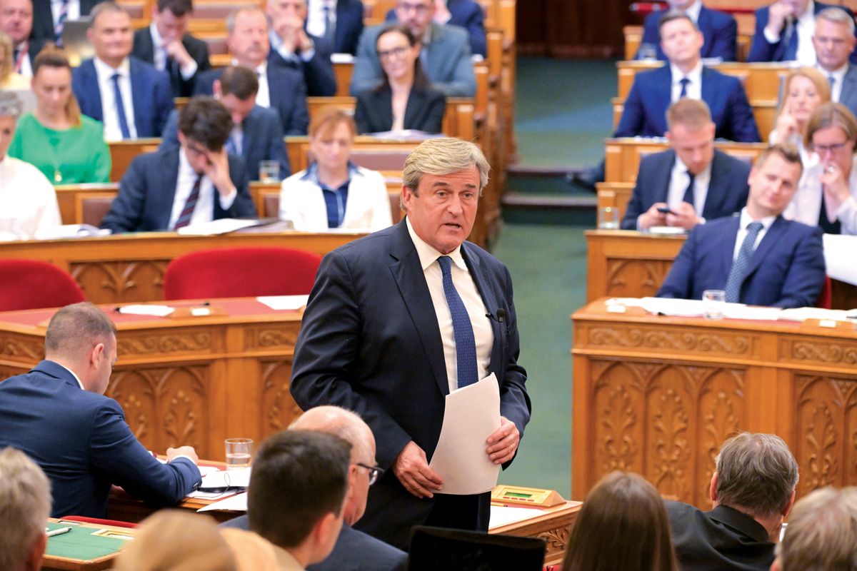 KAPITÁNY István