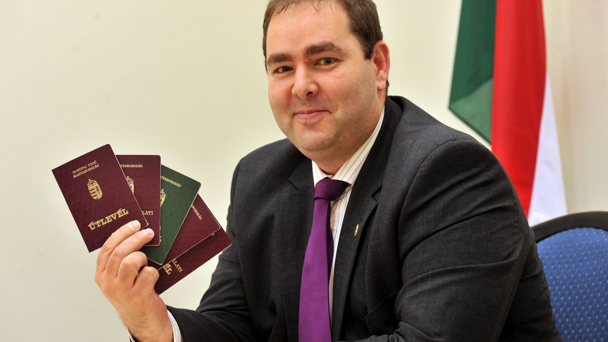 Fordulat: számos tiszás is azonnal kért magának diplomata-útlevelet, ahogy lehetett