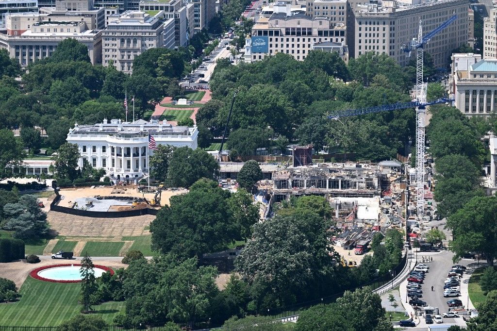 Trump nagy építkezései: A Fehér Ház báltermének építkezési munkálatai madártávlatból. Fotó: Alex WROBLEWSKI / AFP