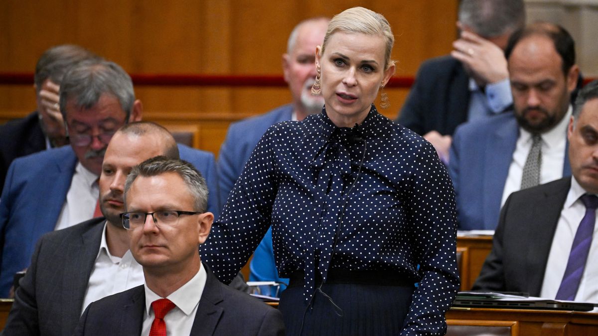 A KDNP-s Juhász Hajnalka bocsánatot kért a gyermekvédelmi rendszer áldozataitól, és kiállt Semjén Zsolt mellett