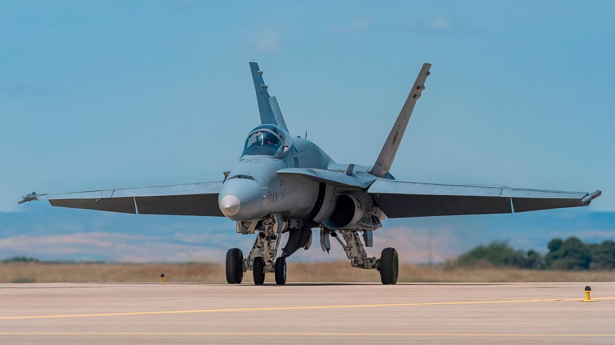 F–18-as vadászgép semmisített meg egy drónt a NATO légterében