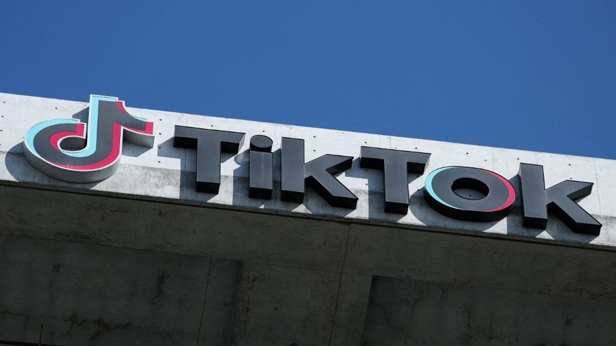 Hét halottja van az autós kihívásnak – a TikToknak el kell távolítania a veszélyes videókat