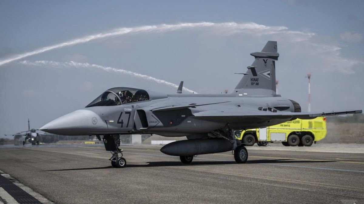 Lezuhant a Honvédség egyik Gripenje Szolnok mellett