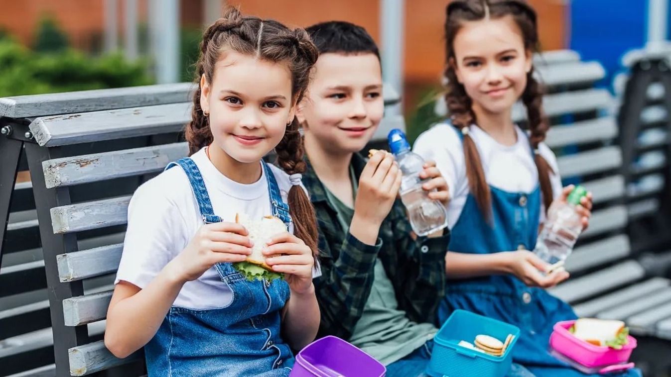 Iskolakezdés spórolósan: kihagyhatatlan SPAR-akciók és egy meglepetés ajándék a tanszerek mellé