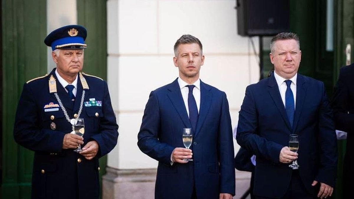 „Nagyon sok kolléga nevében kérdezem, hogy van valami infó erről?” – keresni kezdték a rendőrök a megígért béremelésüket