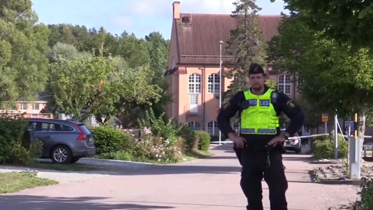 Kamaszlány halt meg a svédországi kardos támadásban